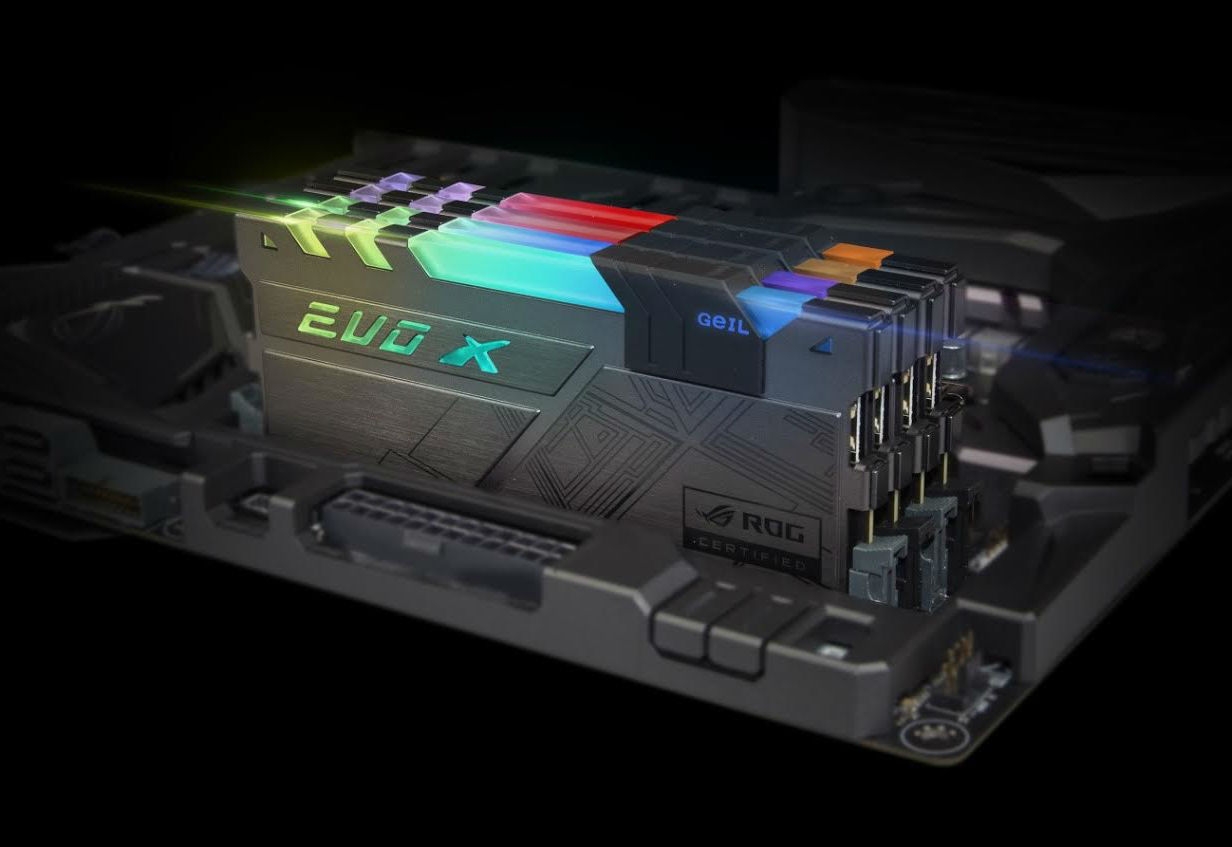 Новость Компания GeIL выпустила первые в мире модули памяти DDR4 с RGB-подсветкой