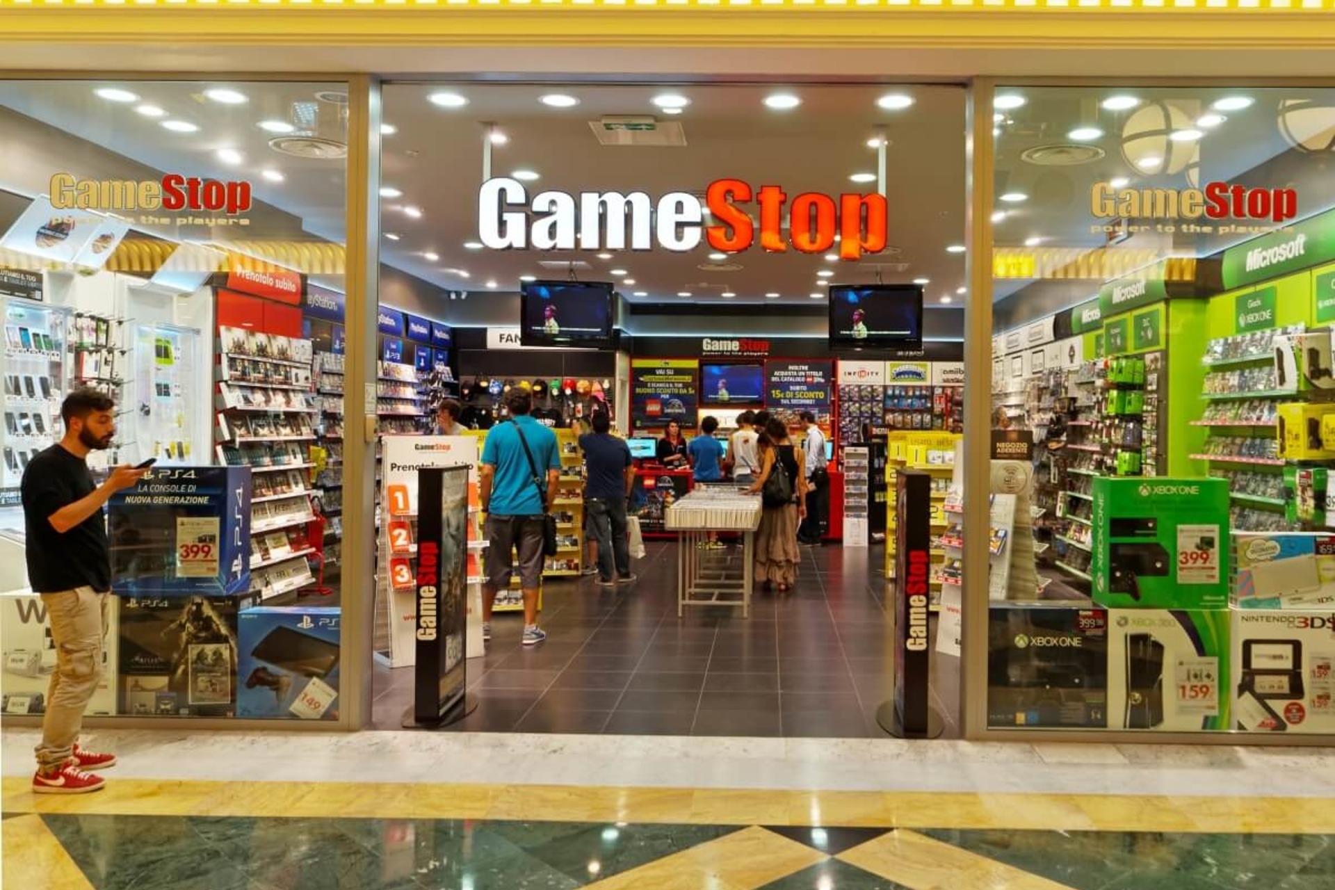 Новость GameStop продолжит закрывать свои магазины