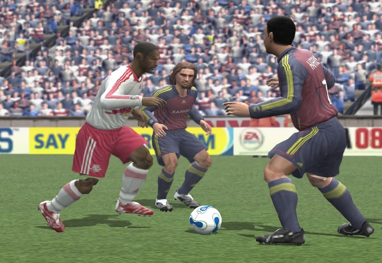 Скриншот из игры FIFA 08 под номером 14