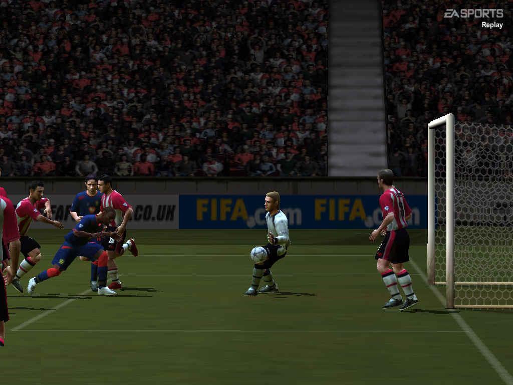 Скриншот из игры FIFA 2004 под номером 26