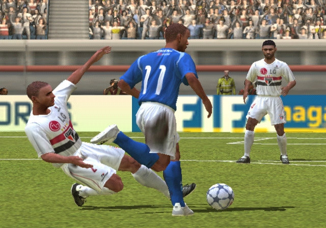 Скриншот из игры FIFA 2005 под номером 1