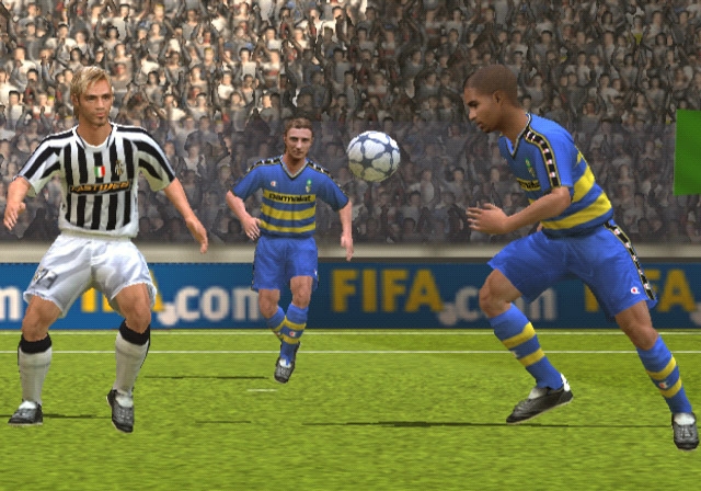 Скриншот из игры FIFA 2005 под номером 4