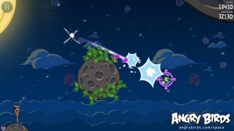 Скриншот из игры Angry Birds Space под номером 20