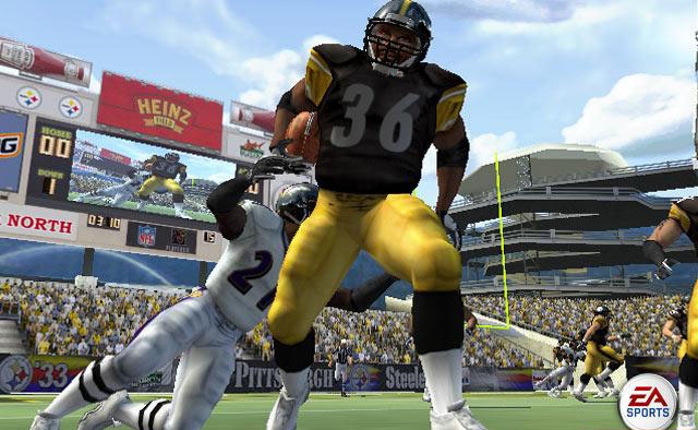 Скриншот из игры Madden NFL 06 под номером 13
