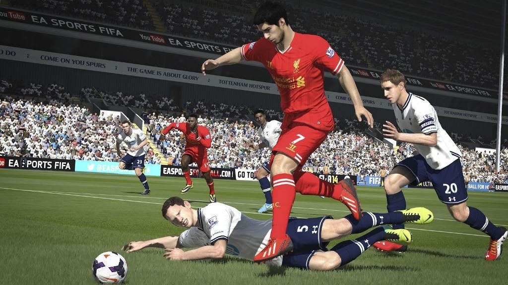 Скриншот из игры FIFA 14 под номером 38