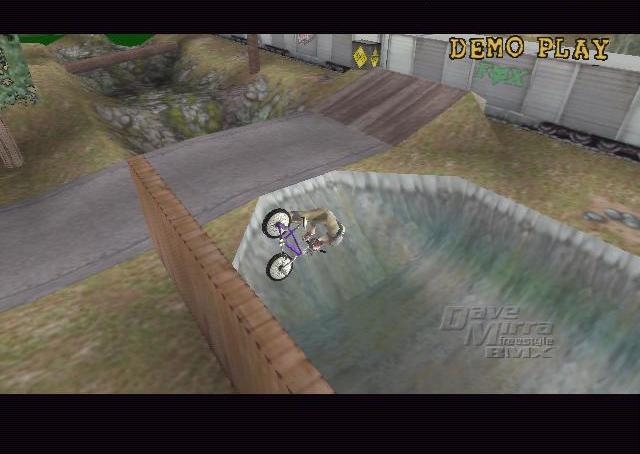 Скриншот из игры Dave Mirra Freestyle BMX под номером 5