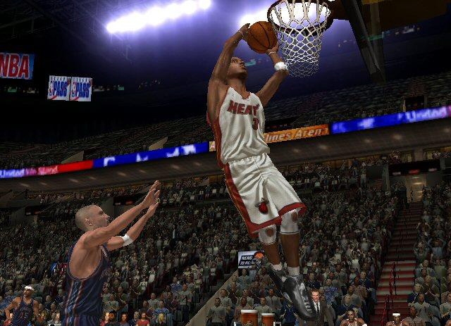 Скриншот из игры NBA Live 06 под номером 2