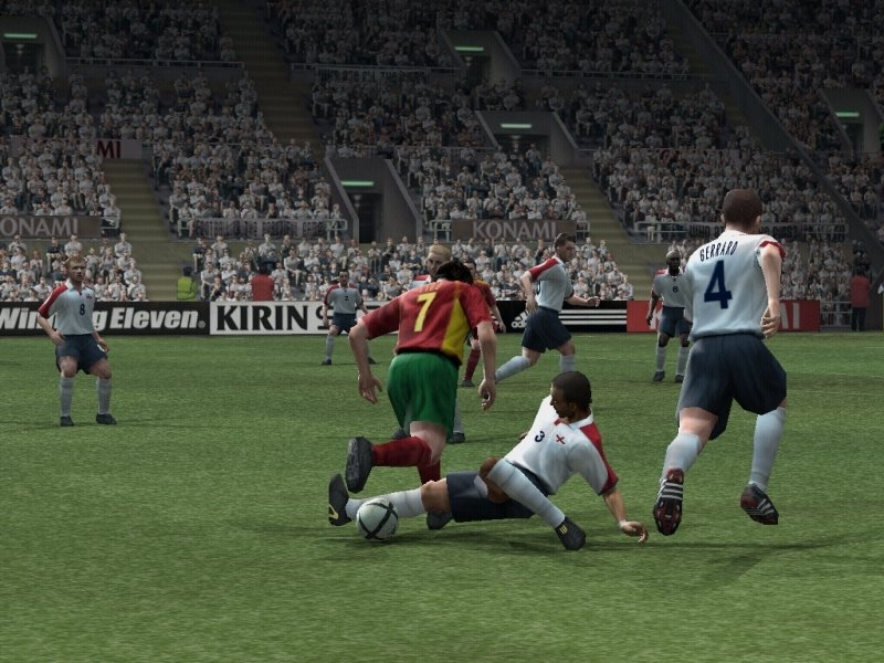 Скриншот из игры Pro Evolution Soccer 4 под номером 1