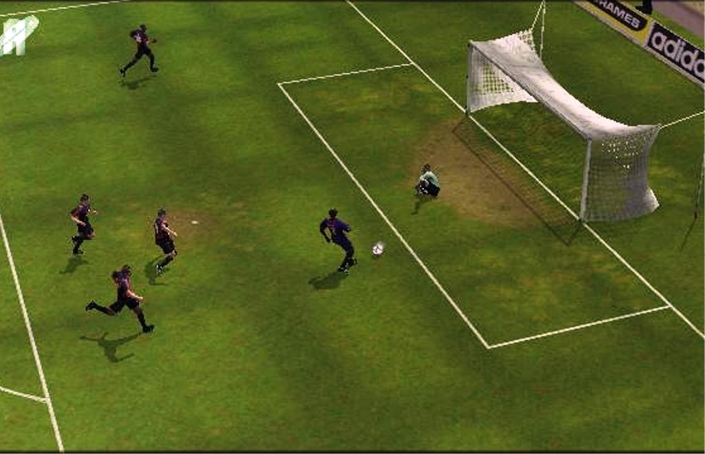 Скриншот из игры UEFA Challenge под номером 13