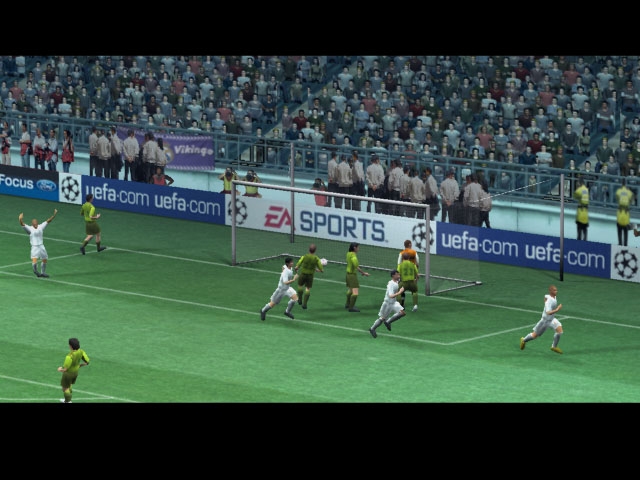 Скриншот из игры UEFA Champions League 2004 - 2005 под номером 16