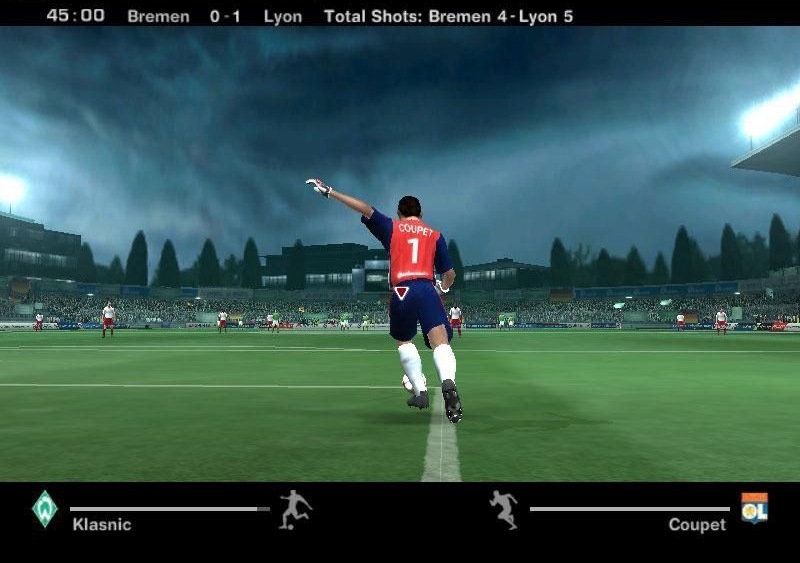 Скриншот из игры UEFA Champions League 2004 - 2005 под номером 24