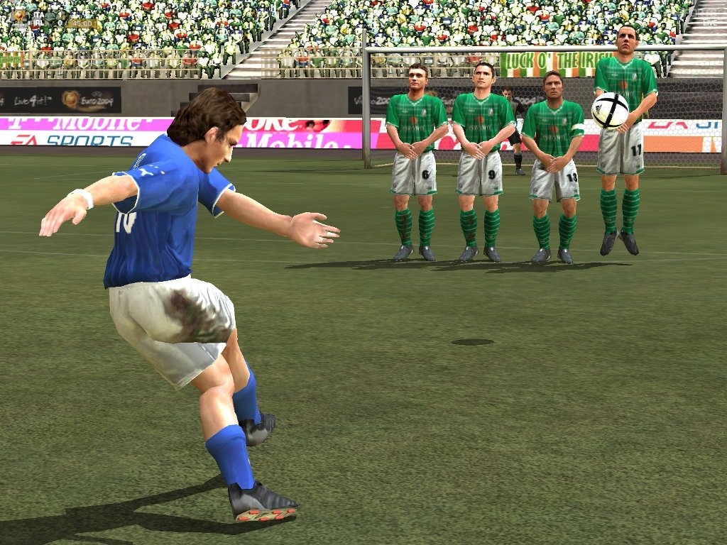 Скриншот из игры UEFA Euro 2004 под номером 17