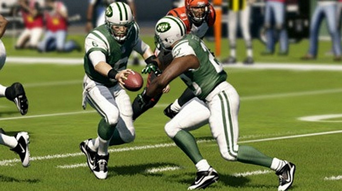 Скриншот из игры Madden NFL 13