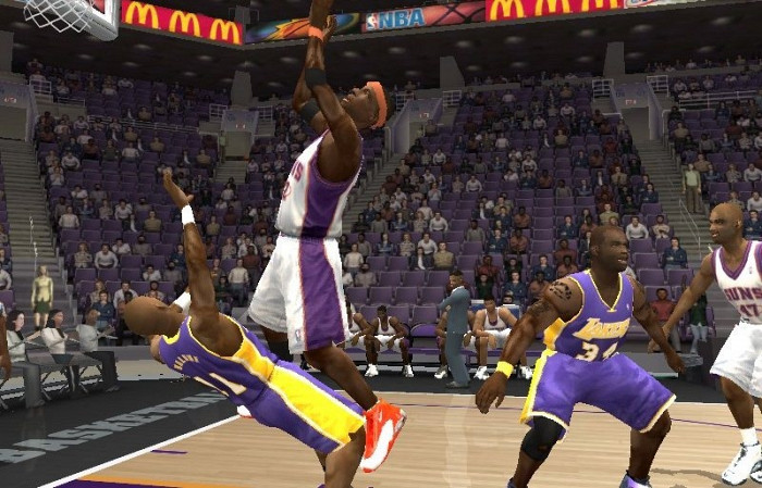 Скриншот из игры NBA Live 2004