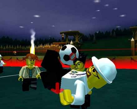 Скриншот из игры LEGO Soccer Mania